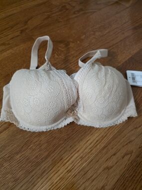 Chantelle Lace Push-Up Bra - Cream